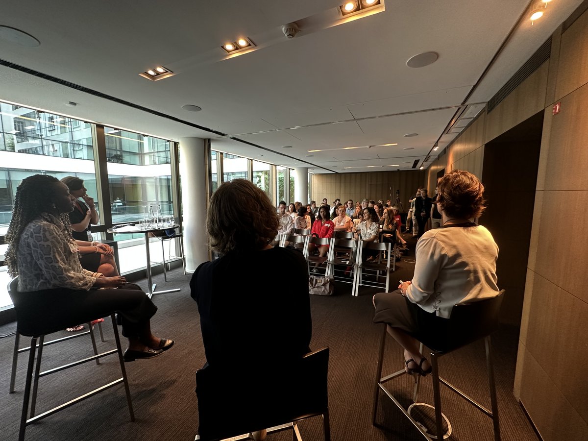 [#Mixité]

À l'occasion du <a href="/builtworlds/">BuiltWorlds</a> à Paris, le <a href="/GroupeBouygues/">Groupe Bouygues</a> recevait hier le réseau international Women in Construction Tech.

De échanges passionnants sur les progrès technologiques dans le secteur de la construction et les défis environnementaux qu’ils posent.