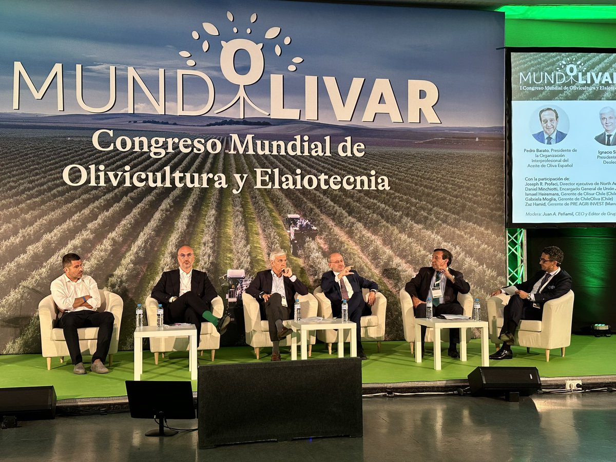 Tremendamente interesante la mesa redonda de #MUNDOLIVAR “El aceite de oliva en el mundo, un futuro prometedor” con <a href="/AceitesOlivaES/">Aceites Oliva España</a> <a href="/Deoleo_oliveoil/">Deoleo</a> @mapagob y #unaprol