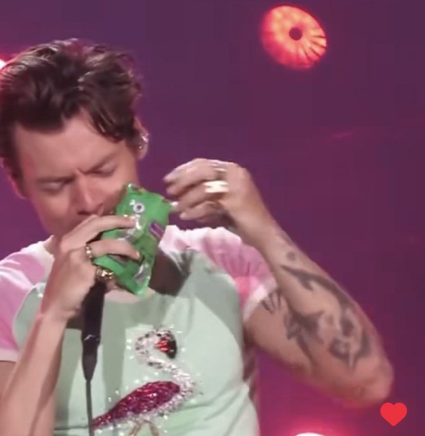 hsupdatehs's tweet image. If someone wants to know #HarryStyleOnTour #HSLOT