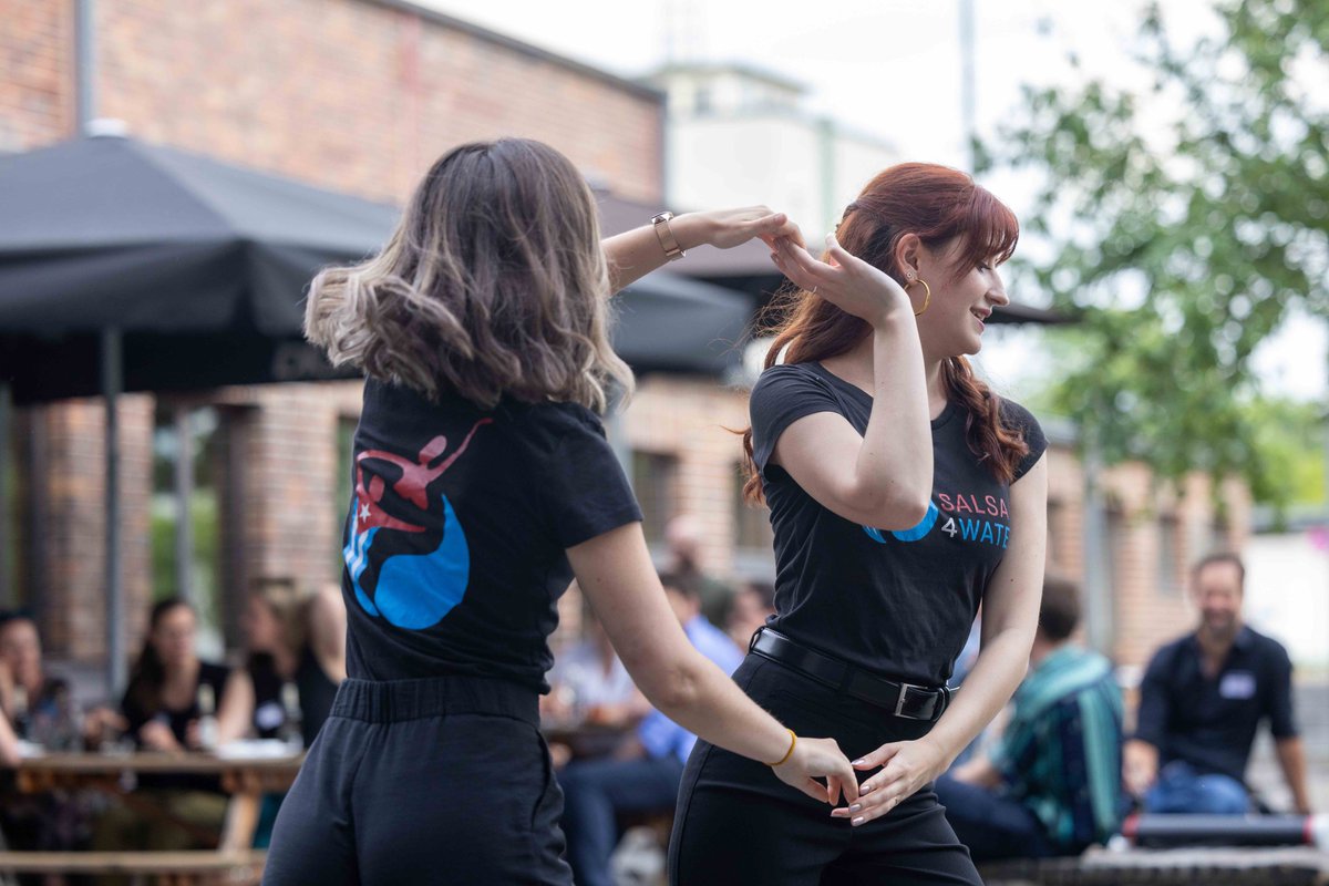 DINI/nestor-AG Forschungsdaten (@dininestoragfd) on Twitter photo What a night at the #RDM Trainer Network Meeting! The socializing was on fire with salsa dancing, bringing the energy and rhythm to a whole new level. 💃🔥 Thank you <a href="/salsa4water/">Salsa4water Glasgow</a> and #DataFellows2023 #RDMTraining <a href="/denbiOffice/">de.NBI / ELIXIR-DE</a> #ELIXIRConverge What a night at the #RDM Trainer Network Meeting! The socializing was on fire with salsa dancing, bringing the energy and rhythm to a whole new level. 💃🔥 Thank you <a href="/salsa4water/">Salsa4water Glasgow</a> and #DataFellows2023 #RDMTraining <a href="/denbiOffice/">de.NBI / ELIXIR-DE</a> #ELIXIRConverge