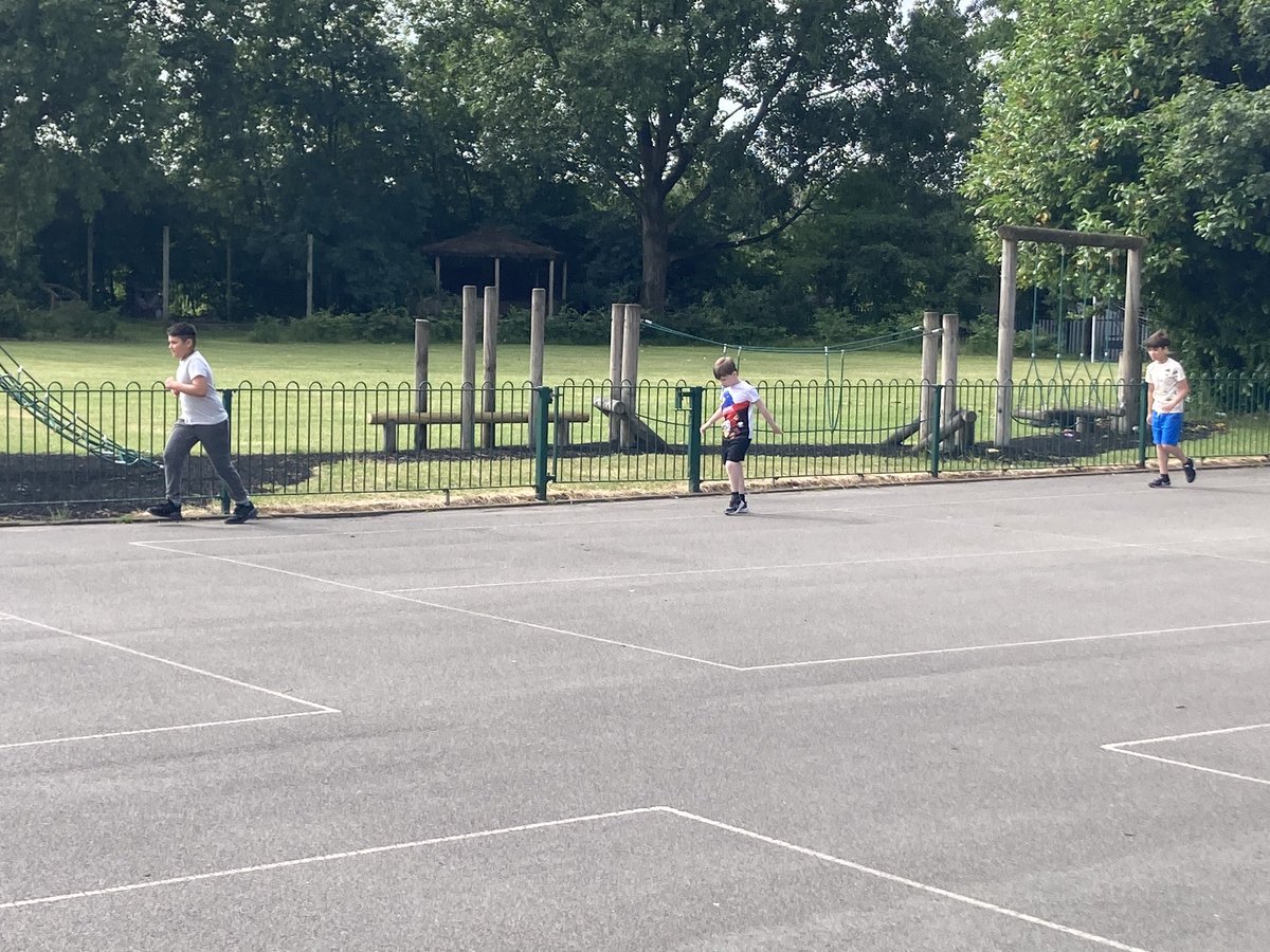 Another day, another mile! 🏃🏻‍♀️🏃🏻‍♂️🏃🏻‍♀️🏃🏾#dailymile #teamstpeters