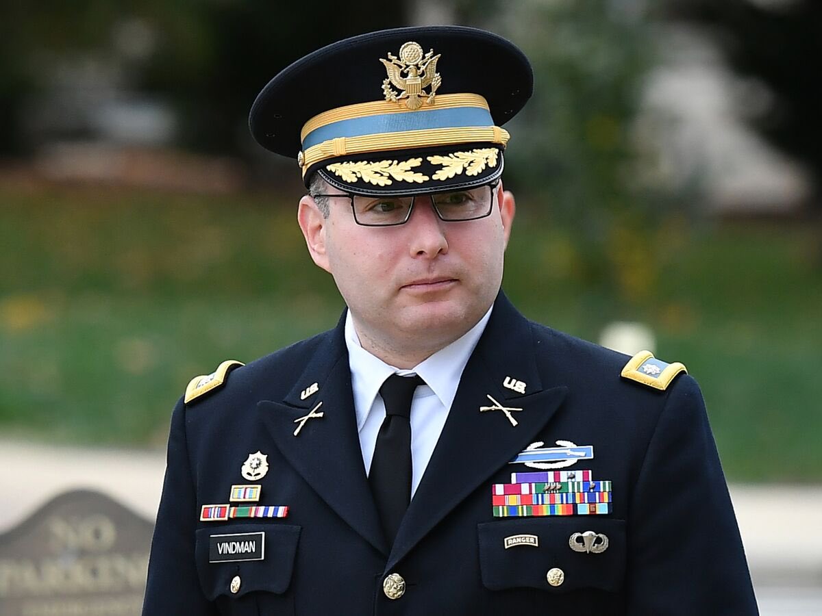 Alexander Vindman is a decorated Military officer that lead with moral and ethical values and did what was right even if it was not easy. 

RT and 💙 if you stand with Alexander Vindman.