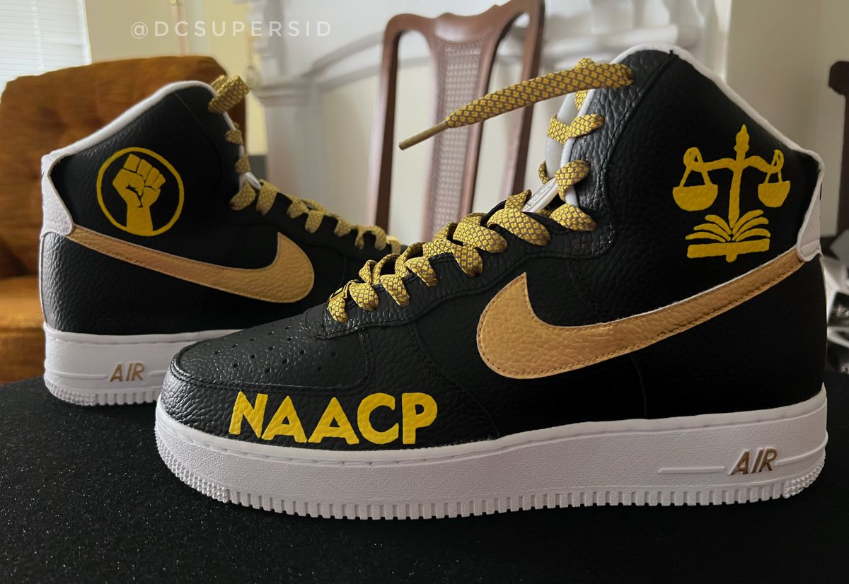 DCSuperSid's tweet photo. Custom โJuneteenthโ @NAACP Nike AF1โs - Artwork by @mica student Neylan Parker @bmoreart1 @SneakerCon #micamade #sneakerhead #sneakers #dmvartist #Juneteenth #NAACP #kicksonfire #NAACPConvention https://t.co/9nzja3wK7U