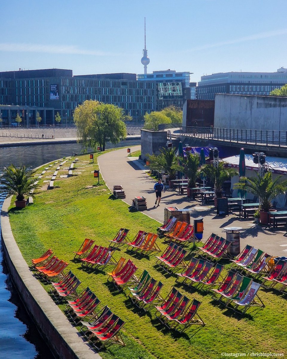 Summer has officially arrived in #Berlin☀️🌴🍉💦 Only you guys are missing now😏

📸 Instagram / chrisblnpictures  

#visitberlin #berlinsummer