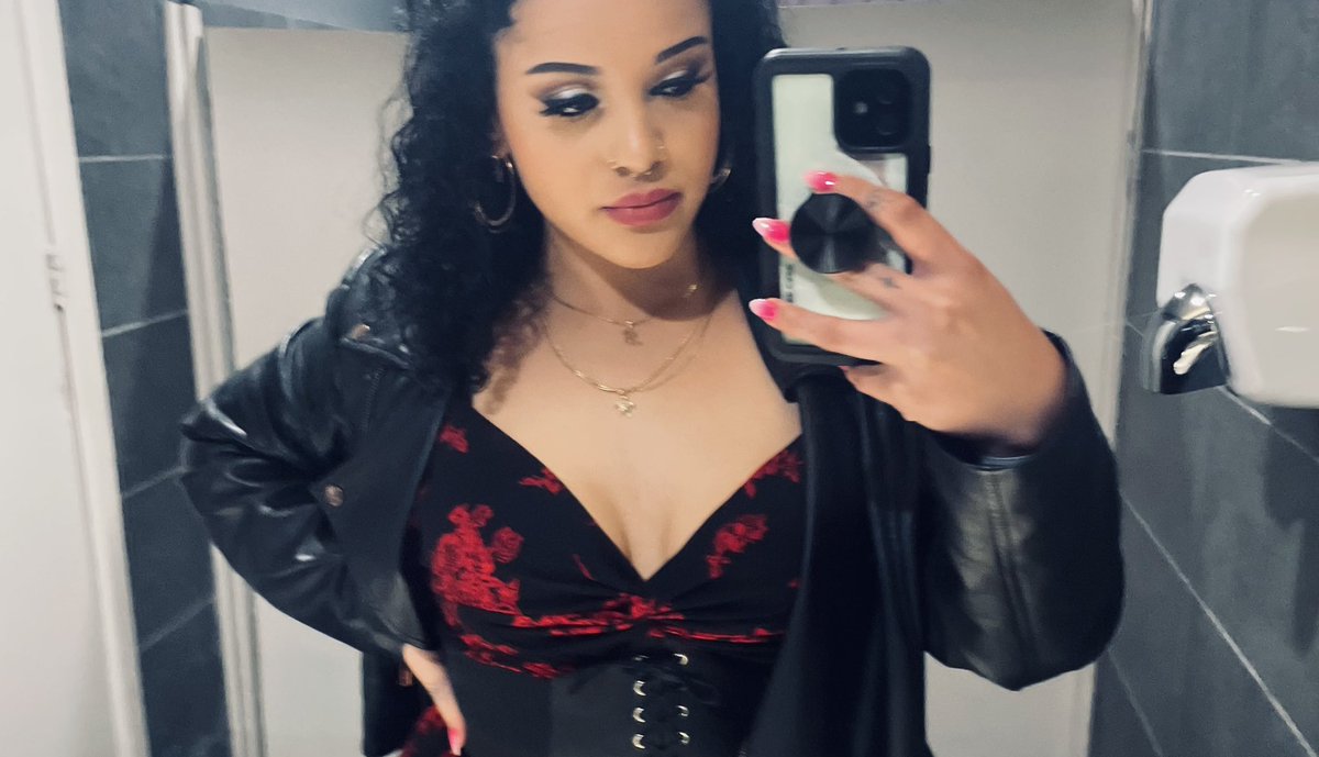 Throwback to 2 yrs ago 🫣😏

•findom•goddess•