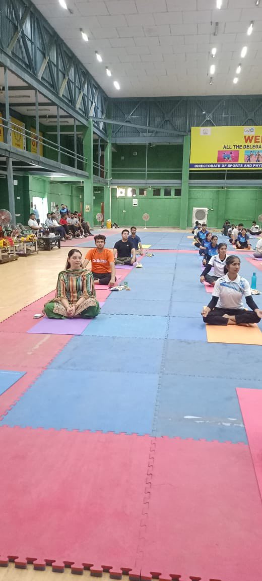 rajanjgd's tweet photo. Wonderful to see @ArtofLiving @UniversityJammu coming together for #HarGharDhyan 2 promote +ve initiatives on #IYD23. #Yoga #meditation have proven benefits in #managingstress
improving #MentalHealth and enhancing overall well-being
#IndiaMeditates @SriSri #AzadiKaAmritMahotsav https://t.co/0ctMUKPShT