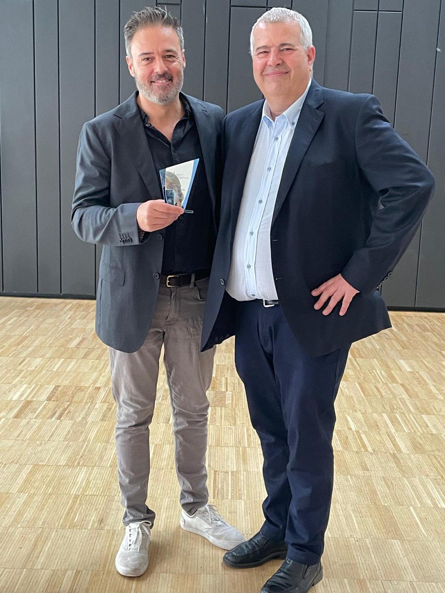 UCI_vhebron's tweet photo. El Dr. Ruiz Sanmartin @adoru71 y el Dr. Ruiz Rodriguez @jcruizro de @UCI_vhebron y del grupo #SODIR del @VHIR_ reciben el premio Maria Jesús López Pueyo (FBIS) por la caracterización proteomica de la disfuncion orgánica de la Sepsis, realizado en el Banco de Sepsis con EURECAT. https://t.co/b0OaYBrQXn