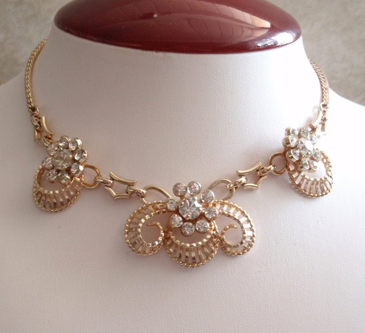 deniboardman's tweet image. Barclay Rhinestone Choker Necklace Stylized Bumblebee Gold Tone Wedding Bridal Vintage etsy.me/46gD8mg #Barclay #designersigned #rhinestone #choker #necklace #wedding #giftforher #vintage #etsy #cutterstone #bee #bumblebee