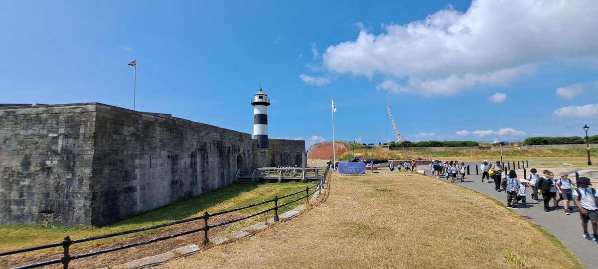 HamiltonAcadY4's tweet photo. What a day! Thank you so much to all the staff who made it possible, and all the other days like it. It's been a great experience and we hope the pupils have really enjoyed it, as well as learning all about the Geography and History of our beautiful coastline! https://t.co/2seYBBwJu7