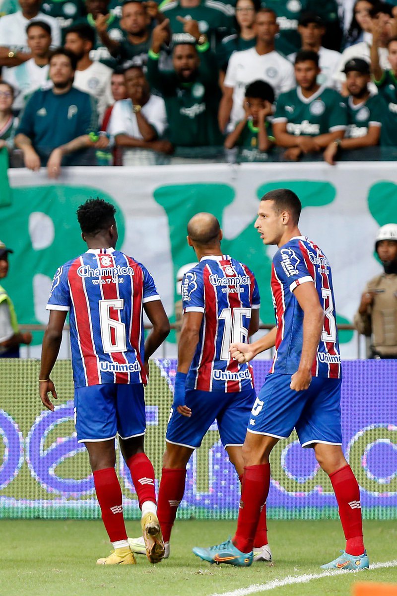 futebol_info's tweet image. PVC, no @UOLEsporte:

"Data FIFA ajudou a derrubar o último invicto do Brasileirão. Rony não estava em campo e o Palmeiras não fez gol. Veiga não jogou e a bola ficou batendo no ataque e voltando. Weverton não estava em campo e Marcelo Lomba rebateu para a frente o chute que caiu…