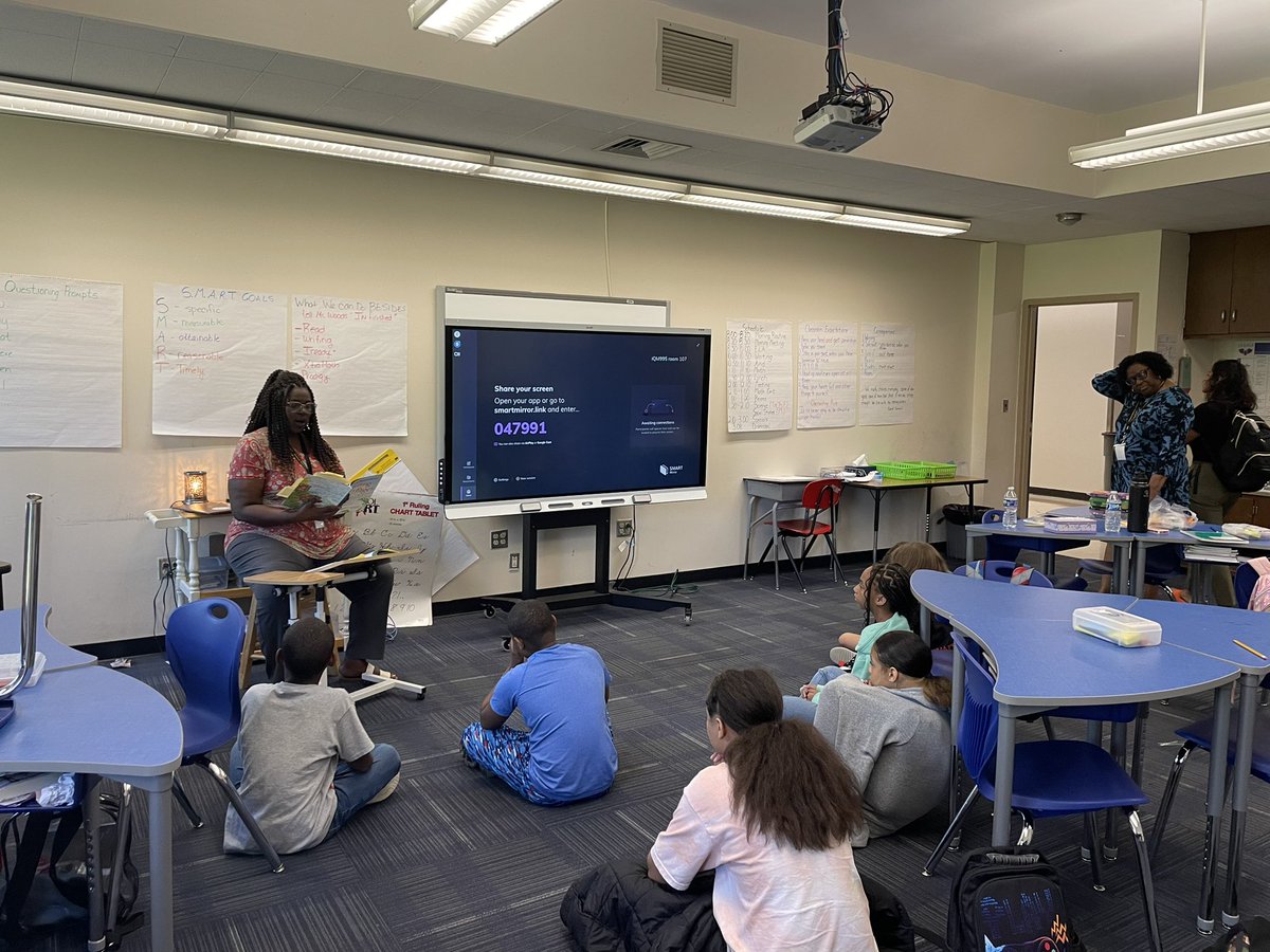 Dreamkeeper_EDU's tweet photo. @HMC1Ingels, we are starting with our World of Work with reporters at our school so scholars can learn about the job! Also, using turn and talk about reading strategies. @ELCReports @HMC1Proud #HawksAtWork #NewYearNewSchool https://t.co/S2rL6bihIa