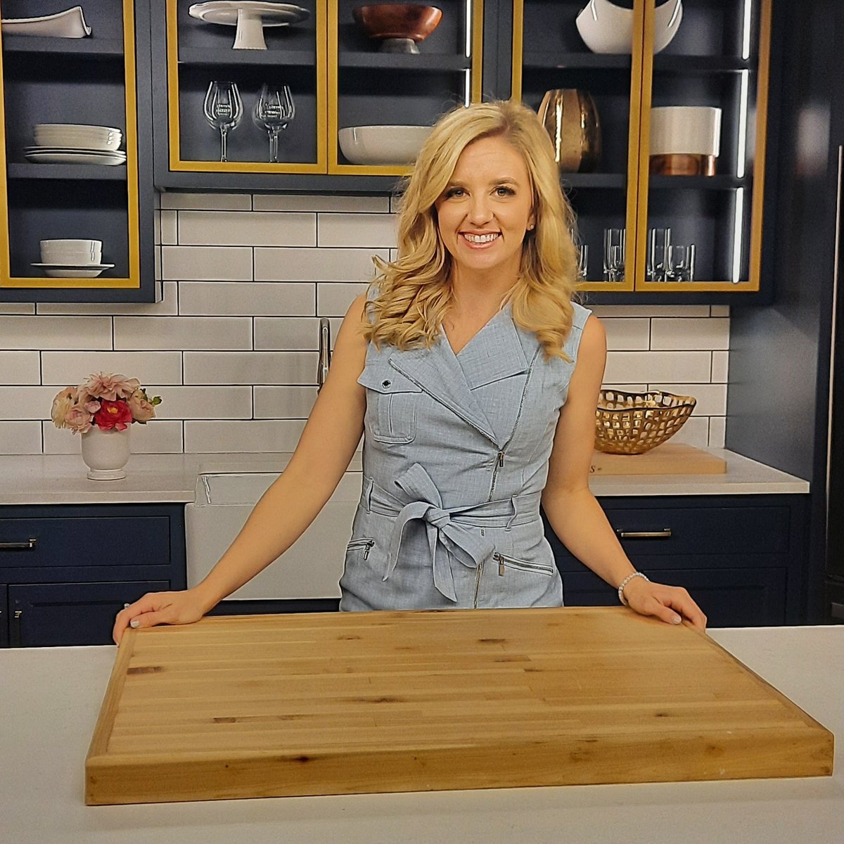 Today's the day! Tune in to KY3 at 11:30a.m. or the Ozarks CW at 5:30. I'll be filling in for @alyssakellytvnews while she's out on assignment. Already having a blast here at The Place!