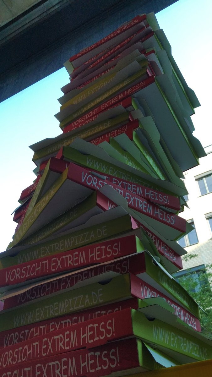 Besuch vom Kunden: volles Haus beim IT Monthly der <a href="/Contargo/">Contargo trimodal</a> in unserem neuen Event-Bereich!😍 Super spannend und spaßig, viele des #TeamCOLA hin und wieder in Person zu treffen. Für Verpflegung war auch gesorgt! 🍕🍕🍕