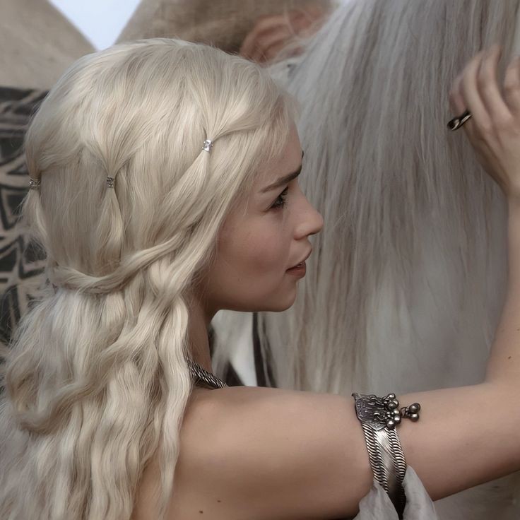 manifesting to get daenerys' S1 wig for rhaenyra