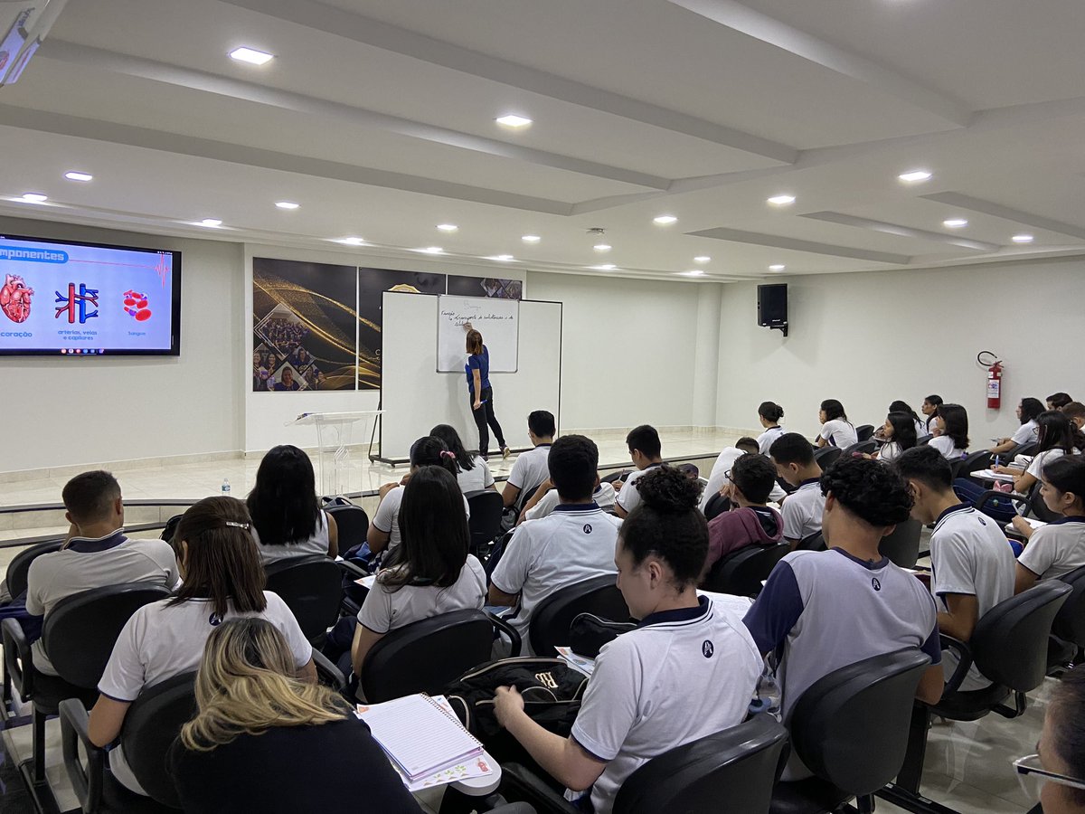 AndreRodrigoSan's tweet photo. Aulão no Colégio Adventista de Santarém. 

Além de prepará-los para o ENEM o objetivo principal é prepará-los para a volta de Jesus. 

#educacaoadventista 
#muitoalemdoensino https://t.co/2RMH9dlqo1