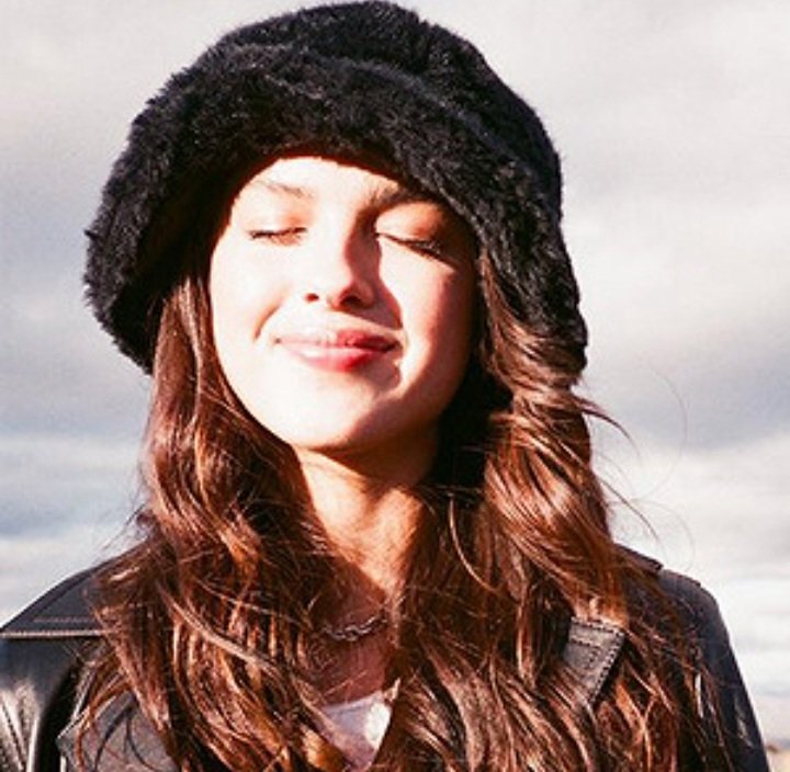 ㅤㅤㅤㅤ  ﹙⌕﹚𝗕𝗨𝗦𝗖𝗢 𝗔: 
ㅤㅤ  'The little sunshine'

❭ Se pide actividad. No 24/7
❭ Fc - Olivia Rodrgo.
❭ Más información debajo.
⠀⠀⠀⠀
                     ¿RT?
⠀        ¡Muchas gracias!