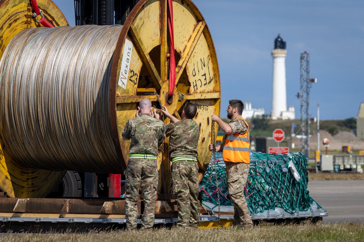 RAFPhotog's tweet photo. RAF Photogs supported a team of highly specialised @rafaswc movers deployed this morning alongside the AMF National Standby A400M, to support the on-going recovery efforts of the Titan submersible

99 Sqn with a C-17 will fly from @RAFLossiemouth moving support equipment https://t.co/ZIaJqotofd