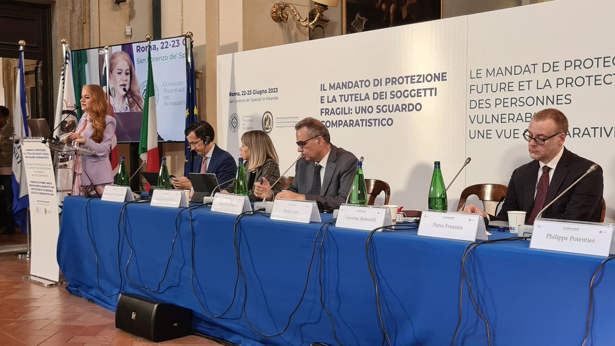Cet après-midi à Rome, Valentina Rubertelli, présidente de la commission des affaires européennes de @uinl_org ouvre les travaux de la session académique sur le thème de la protection des personnes vulnérables.