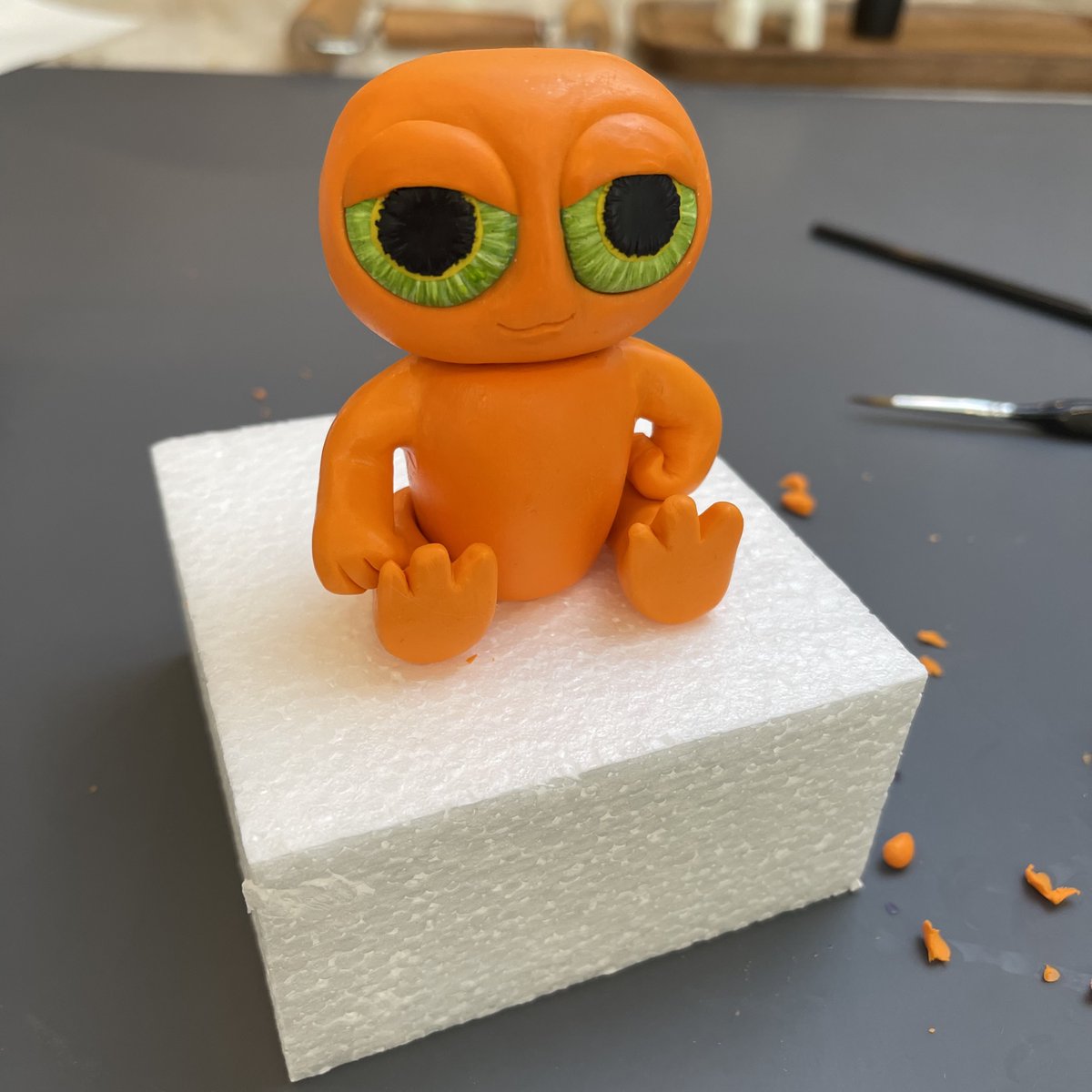 Wakey-wakey, chocolate lovers!

If you guessed @Imposters yesterday! then you guessed RIGHT!🥇🏆

Sure is the cutest alien I've ever seen and he's almost done! 🍫👽  @elliotrades  #chocolateart
