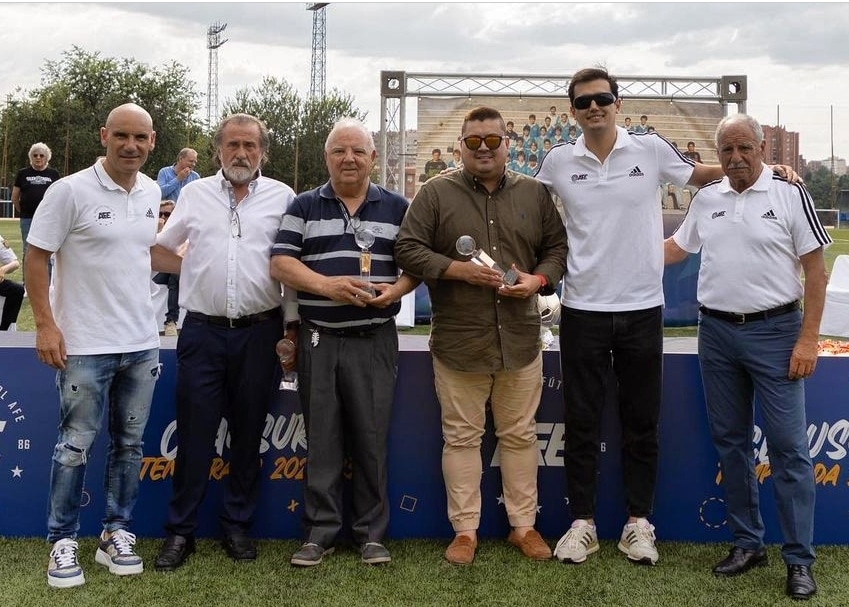 El pasado lunes estuvo D. Santiago Arias, director clínico y fundador de Clínica Hermosilla, en el acto de clausura de la temporada 22/23 de las <a href="/EscuelasAFE/">Escuelas de Fútbol AFE</a> 

Un placer formar parte un año más de este equipo y ser parte de los profesionales sanitarios que atienden a sus miembros