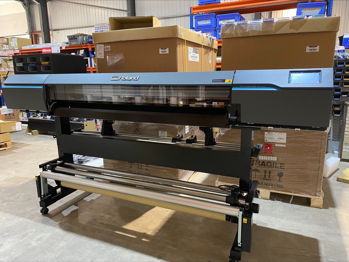 Another Roland AP-640 landed with us this morning at Signmaster HQ 🤩

It’s getting ready for it’s install tomorrow. 

Want to know more about the Roland AP-640 click ⬇️:-

ow.ly/kRhs50OJ2Ge

#Signmaster #RolandAP640