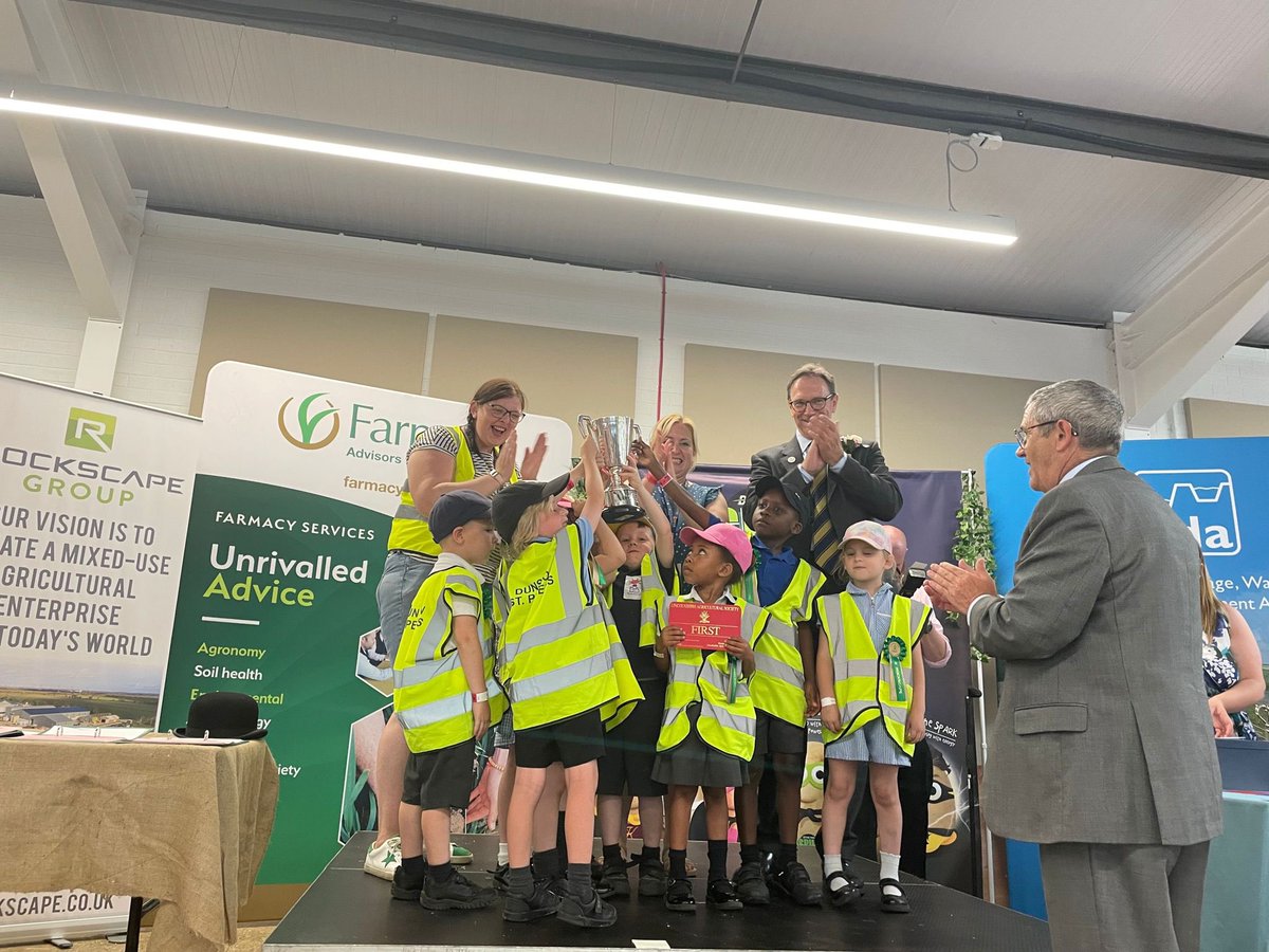 Apples have won first prize at <a href="/lincsshow/">Lincolnshire Show</a> well done everyone what a fantastic end to our day !!! #SpiresFed #SpiresEYFS