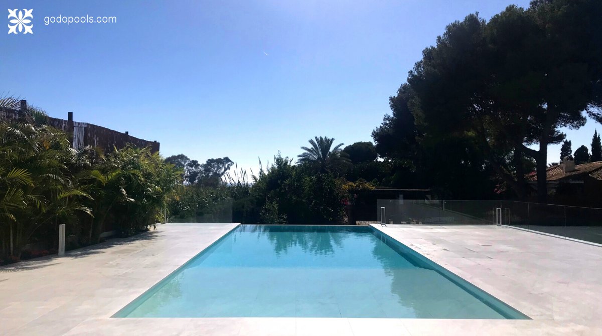 GodoPool's tweet photo. 🚩 Did you know that by choosing your pool liner you are making a style statement that affects all your outdoor space? 📚This guide will help you to choose ➡ https://t.co/Y3mknmktkR
#Liner #PoolLiner #PoolFinish #DesignPool #Architecture #PoolConstruction #PoolLining #Marbella https://t.co/jpyNlKXnWF