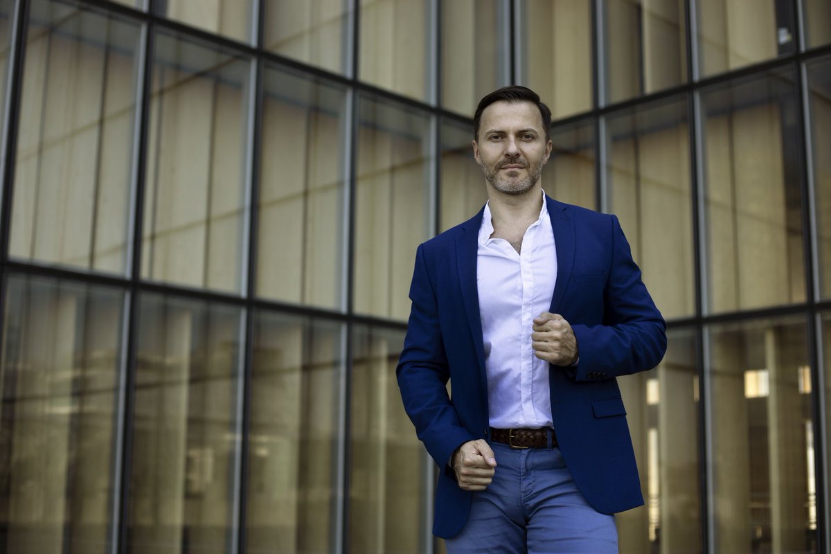 Interview: El director de orquesta #IñakiEncina, que mañana hará su debut en el Teatro Colón de Buenos Aires, en conversación con #JesúsTrujillo en el programa “La Dársena” de Radio Clásica - Radio Nacional de España (RNE):

🔈rtve.es/play/audios/la…