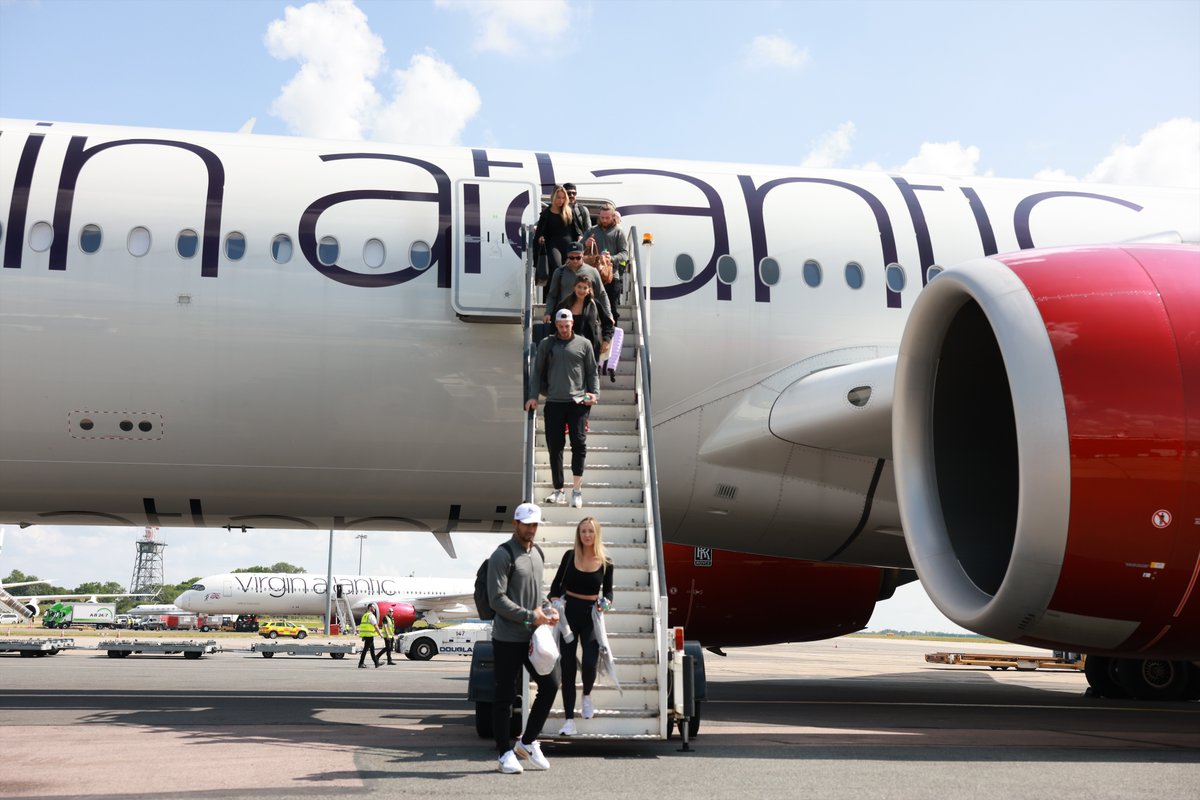 Cardinals's tweet photo. Landed in London!

#STLCards x #LondonSeries https://t.co/fz4ipjvoQq