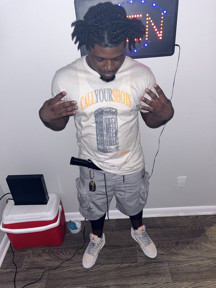 rayhurd_2's tweet photo. Ain’t no death row bch u can gtf out my face https://t.co/dm8DafIpSQ
