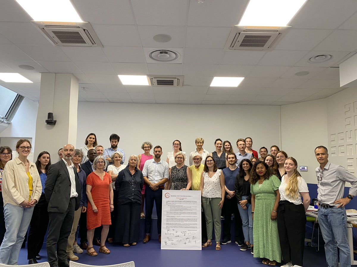 Après 4 années de mobilisation fructueuse pour une+ grande efficience des #droitsdelenfant en 🇫🇷 et ds le 🌍, les 27 organisations membres de @dynamiquedcaa ont décidé ce 20 juin 2023 de poursuivre l'aventure !
📅RDV dès septembre pour connaître notre nouveau projet collectif!
