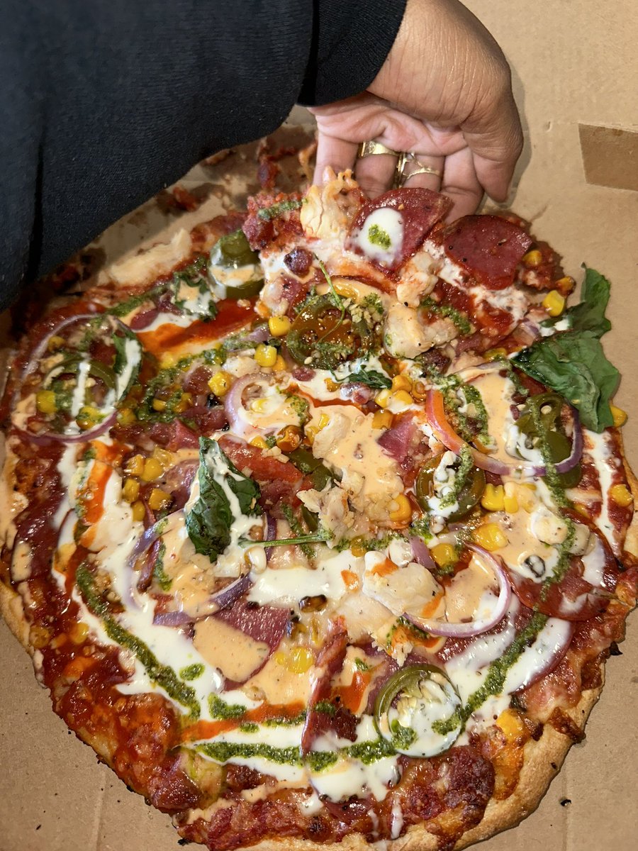 Mstwofacee's tweet image. Real life had the munchies 😂 #modpizza