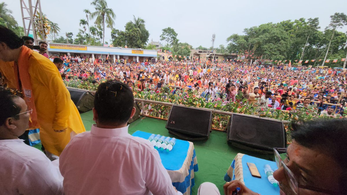 SuvenduWB's tweet photo. Today I campaigned for the @BJP4Bengal Panchayat Elections Candidates of the Bongaon Block at a Rally in Bongaon; North 24 Parganas District.
The people of Bongaon are strongly supporting our Candidates and they are determined to form Gram Panchayats free from the TMC thieves & restore Democracy in Rural Bengal.

@AmitShah @JPNadda @sunilbansalbjp @amitmalviya @mangalpandeybjp