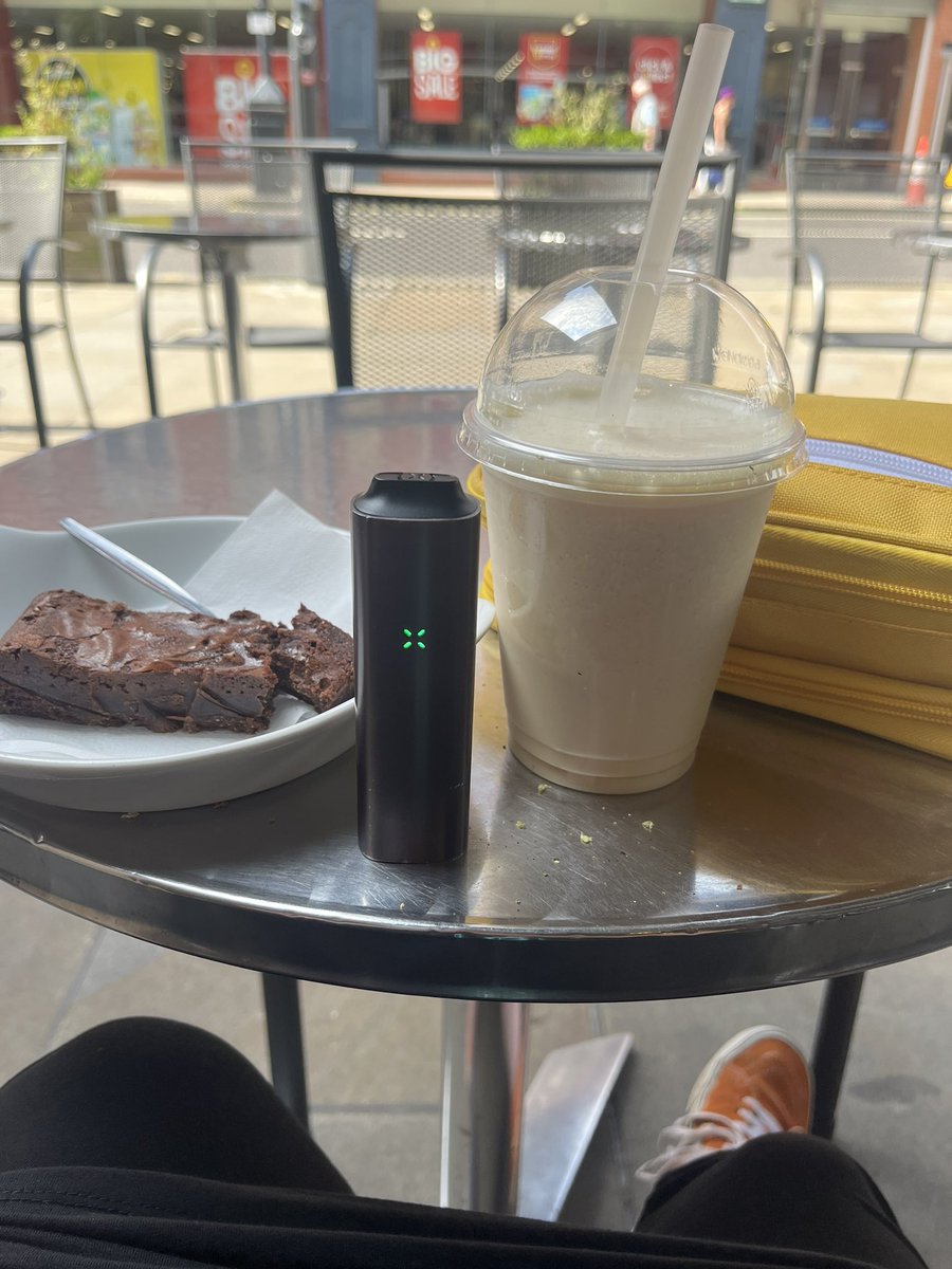 el_aych's tweet photo. For all my grumbling - without medical cannabis I wouldn’t be able to sit and enjoy a bit of solo time without having a panic attack or worrying I was going to have a seizure. I wouldn’t feel comfortable watching the world go by. @mamedicauk #CannabisCommunity https://t.co/2WhO4xTdBI