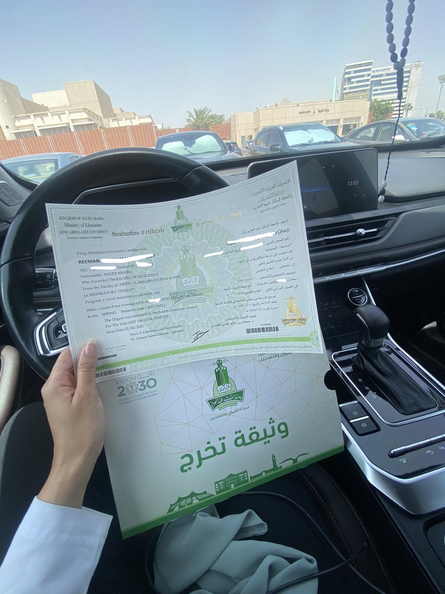 Reeman_sait's tweet photo. Finally done with internship year🥳🥳
واخر دعواهم الحمدلله رب العالمين🙌🏽🙌🏽❤️❤️ https://t.co/gqOh811nw2