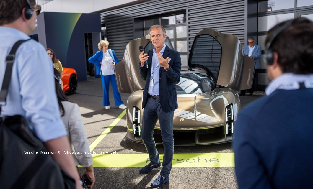 🟡 🚗 🔵 #CMD23

Three take-aways by our head of design, #VWGroup, Michael Mauer:
✅ Each car has its individual character
✅ Design is a strategic goal and makes for consistent brand experience
✅ Each brand has its own personality ➡ you recognize it from a distance