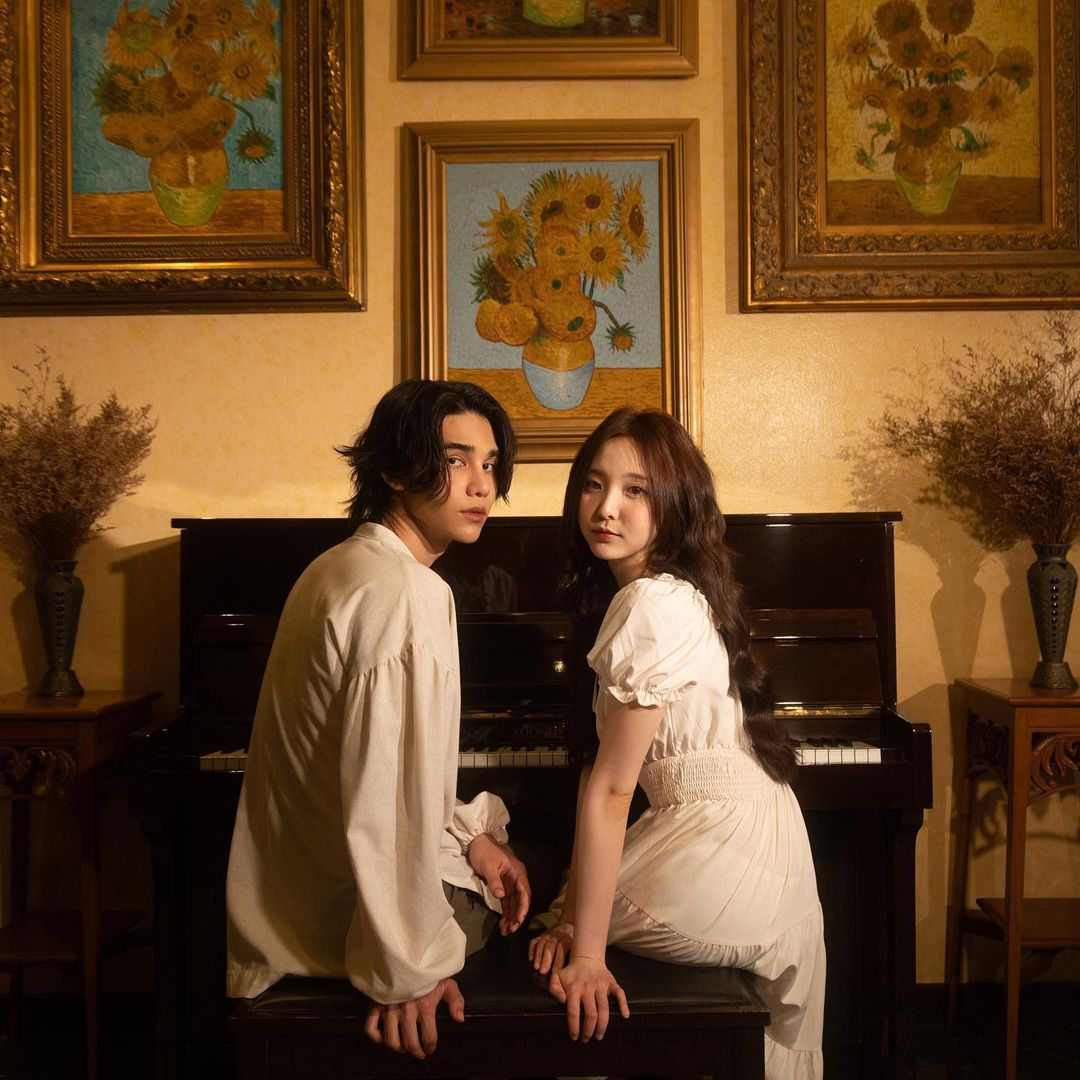 NeneThaiFans's tweet photo. 220623 • Nene's Instagram Update

Nene: "ก่อนที่เธอจะลืมฝัน" (Lucid) 
is out now!
//เนเน่มาลงรูปภาพตอนทำงานร่วมกับเจฟในMVล่าสุดค๊า [1/5]

@nnenevader @jeffsatur
#LucidPremierMV #เนเน่ #JeffSatur
JeffSaturXNene Lucid MV https://t.co/TQgc6BKFzQ