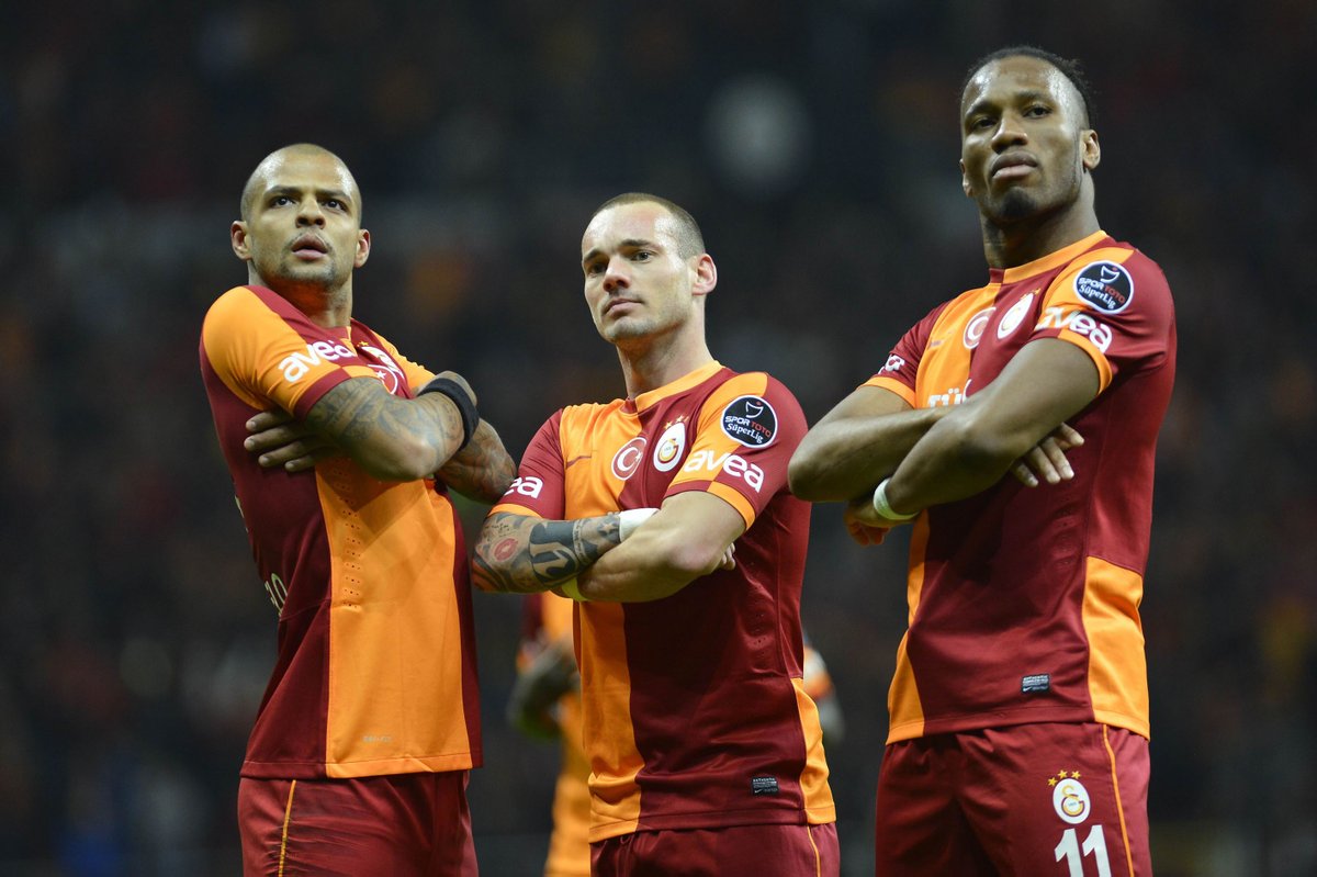 🦁 Dieses #Galatasaray Trio. 😎😎😎 @_felipemelo_, @sneijder101010 & @didierdrogba. 🤩 #FlashbackFriday | #UCL