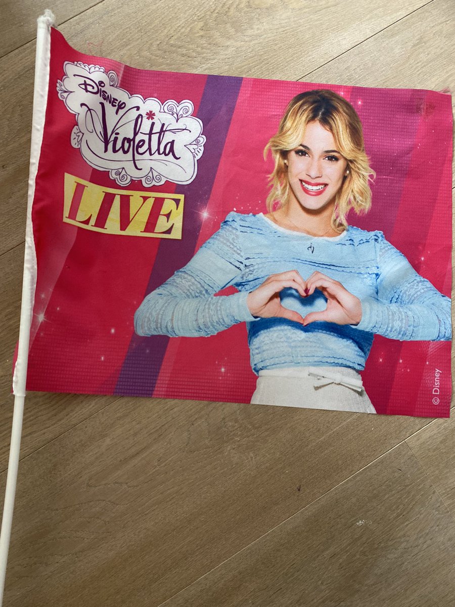 MarieH_tinista's tweet photo. que cuuute 🥹 #violetta #violettalive https://t.co/4jnoBP018A