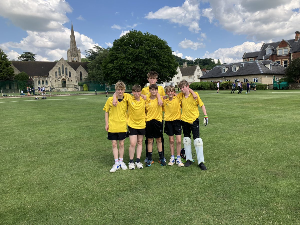 CollingwoodHouse tweet media