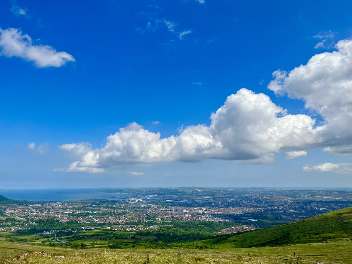 That’s some cloud over Belfast from Divis Trail @NationalTrustNI @bbcniweather @WeatherCee @angie_weather @WeatherAisling @barrabest @carolkirkwood @linzilima @DiscoverNI @BelfastHourNI @VisitBelfast @Beyond_Antrim @LoveBallymena