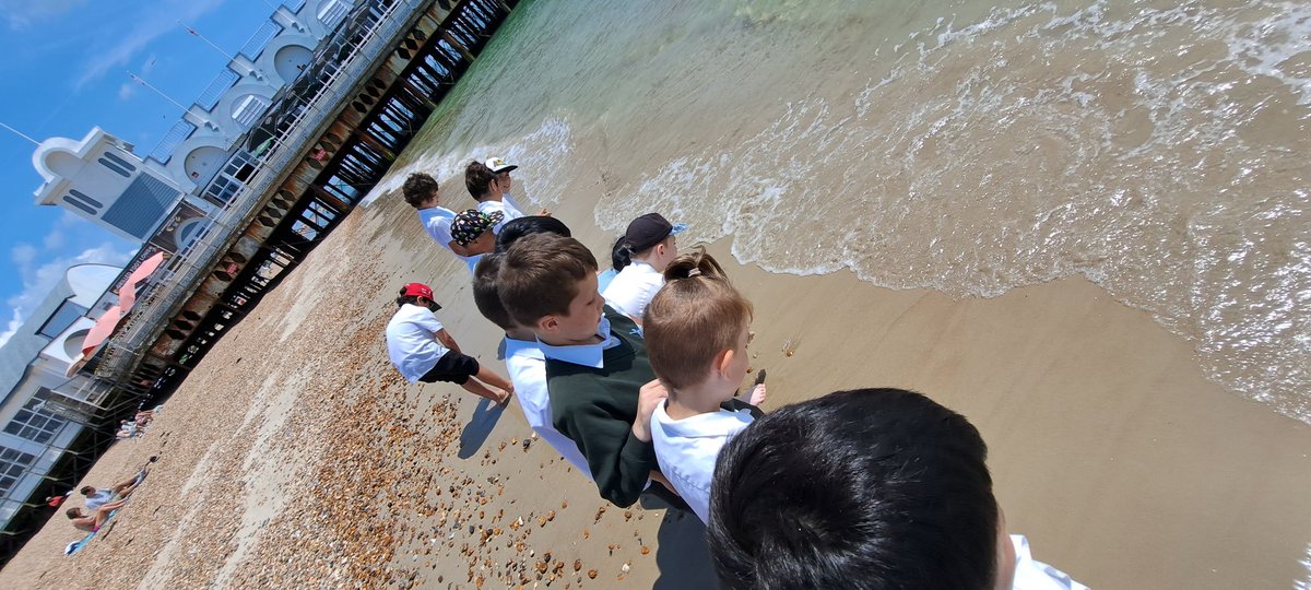HamiltonAcadY4's tweet photo. On the beach we dipped our toes in the water to feel the push and pull of the waves and gain a better understanding of erosion in action. #Southsea2023 https://t.co/dbKvNg6keN