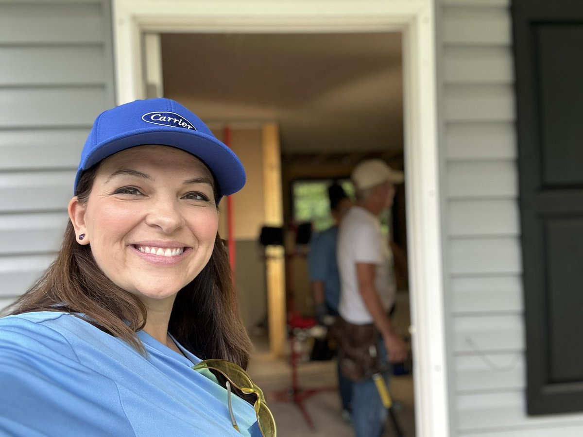 SBerzinski's tweet photo. Second year volunteering as part of @carrier ‘s Building Possible in collaboration with @Habitat_org ! #BuildingPossible #HealthyHomes @KiddeSafety #BurlingtonNC https://t.co/mks2M6kEAE