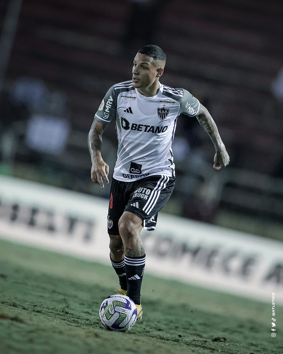 A volta como titular foi com ótima atuação, participação no gol e soberania pela esquerda! 🚀

É sempre bom ter você em campo, Arana! 👏

#GaloPaixãoNacional 🖤🤍