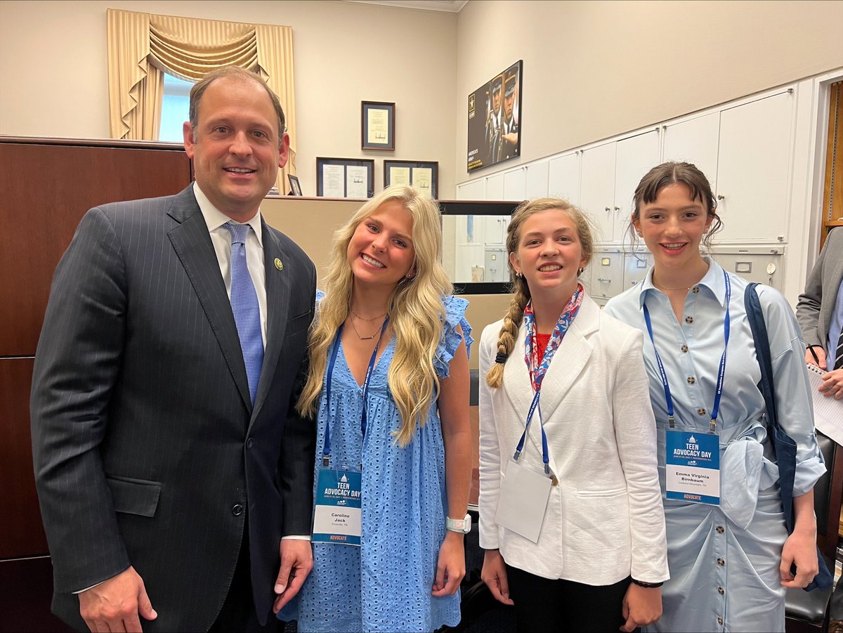 Thank you ⁦<a href="/RepAndyBarr/">Congressman Andy Barr</a>⁩ for meeting with these three amazing teen advocates. We need you help to pass the PASTEUR act! #CFAdvocacy ⁦⁦
