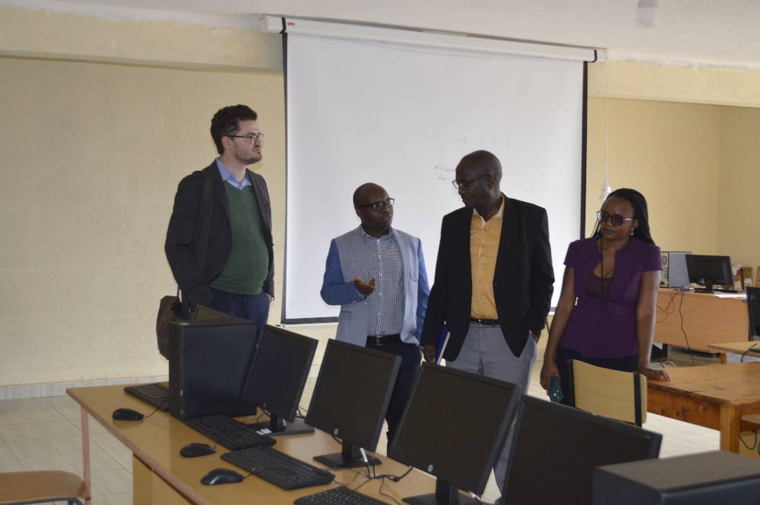 UTAB_BYUMBA's tweet photo. "📢 Exciting day at @utab_byumba as we welcomed Mr. Simon from GIZ! 🤝 He explored our cutting-edge computer labs, innovative laboratories, and other inspiring projects. This visit marks the beginning of a promising partnership between GIZ and UTAB. #GIZ #UTAB @SimonHochstein https://t.co/yeQFGmXHmW