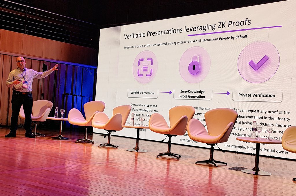 maxminted's tweet image. En la #ModularSummit  aprendiendo sobre identidad digital soberana y zero knowledge proofs de la mano de @ottomorac y #PolygonID
