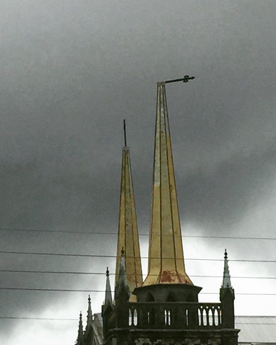 RubenBeltranG's tweet photo. #MemoriasDeUnEmbajador: Es ya invierno en #Chile, las torres de la iglesia de Los Carmelitas, en mi querido #Chillán, maltratadas por el terremoto de 2010, poco antes de una tormenta invernal hace 6 años en junio de 2017. #SurDelSur @MuniChillan https://t.co/585CxKYlRQ