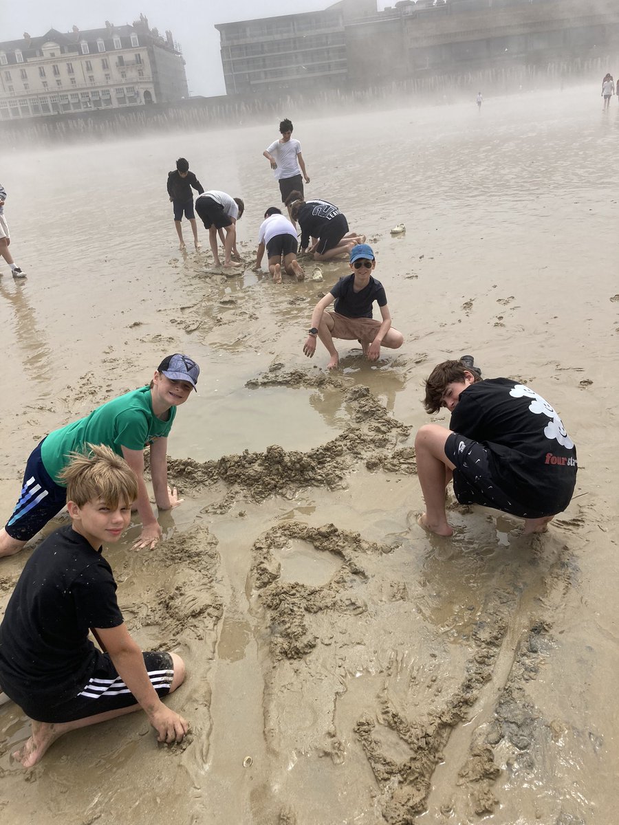 KingsHouseTrips's tweet photo. And then after lunch - playing in the sea, digging holes in the sand…and no school trip is complete without the obligatory ice creams! Back to the accommodation now to prepare for room inspections 🕵️‍♂️ #KHSYear8Normandy https://t.co/IAw0gy591m