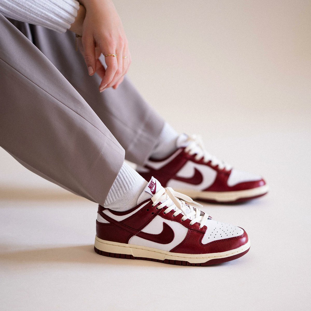 JustFreshKicks's tweet photo. Few sizes available 🍷
Wmns Nike Dunk Low 'Team Red'  

DT:https://t.co/pYPTdZP9uu
HB:https://t.co/wrkqAzwmH8 https://t.co/MEGGWZwpII